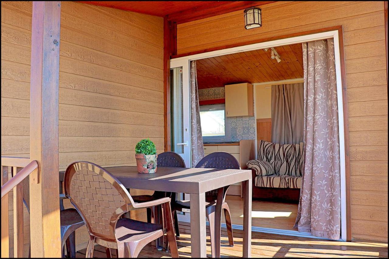 Bungalow Con Piscina Privada โกนิล เด ลาฟรอนเตรา ภายนอก รูปภาพ