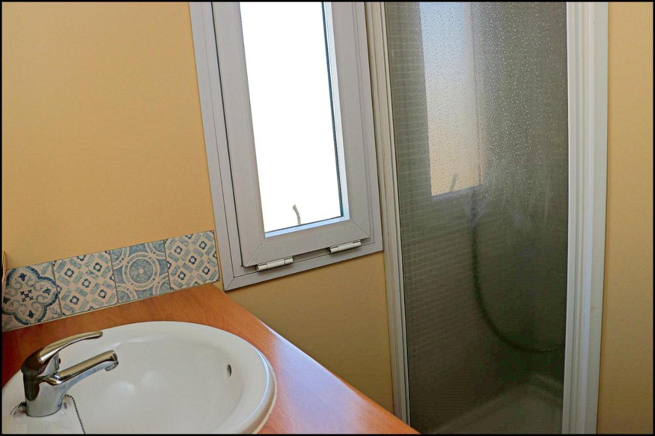 Bungalow Con Piscina Privada โกนิล เด ลาฟรอนเตรา ภายนอก รูปภาพ